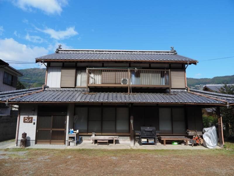 מיושי 四国旅行のhub拠点 古民家ゲストハウス Heso Camp מראה חיצוני תמונה