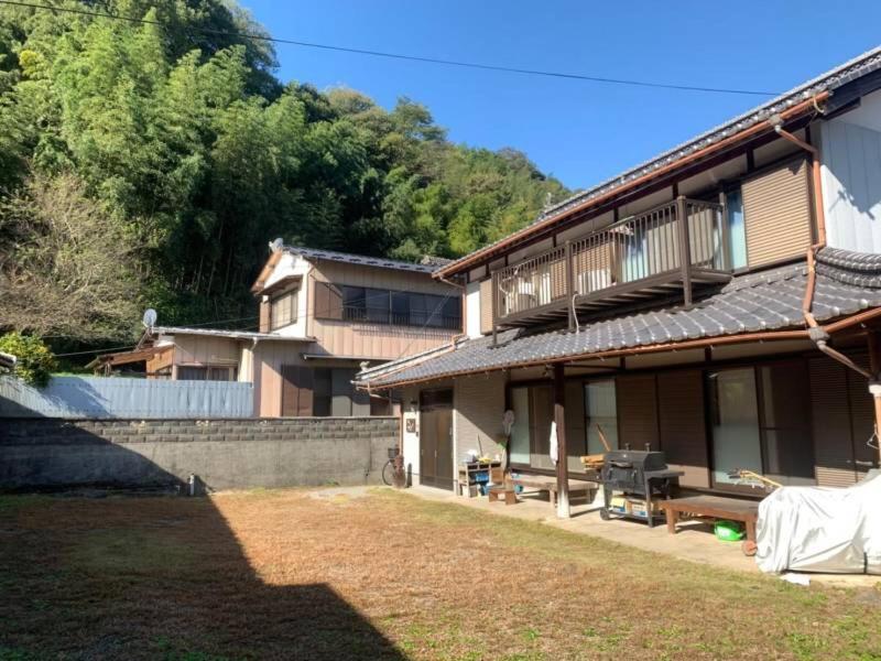 מיושי 四国旅行のhub拠点 古民家ゲストハウス Heso Camp מראה חיצוני תמונה