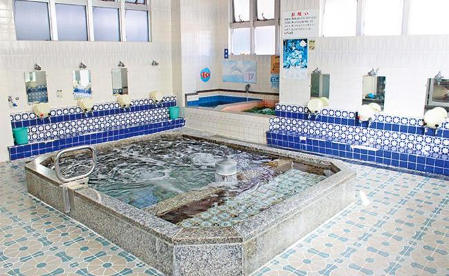 מיושי 四国旅行のhub拠点 古民家ゲストハウス Heso Camp מראה חיצוני תמונה