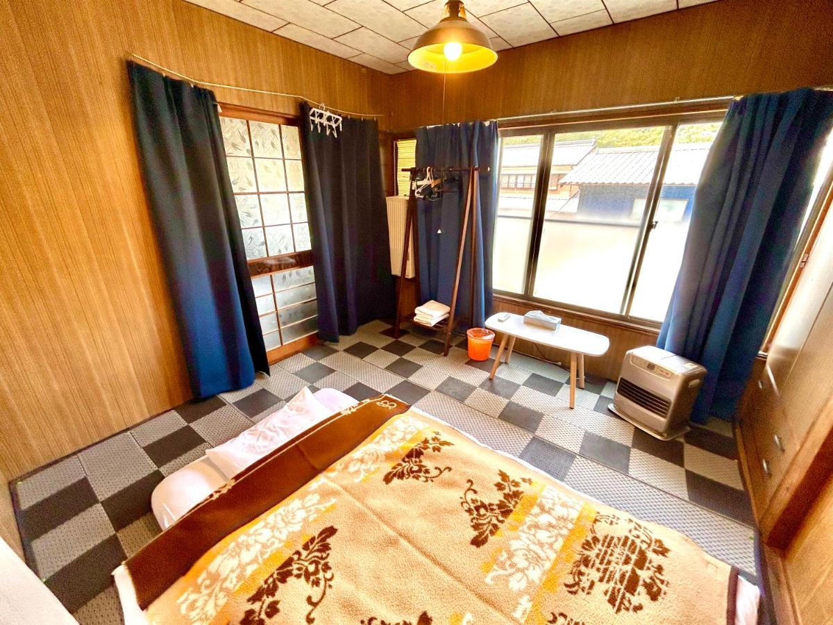 מיושי 四国旅行のhub拠点 古民家ゲストハウス Heso Camp מראה חיצוני תמונה