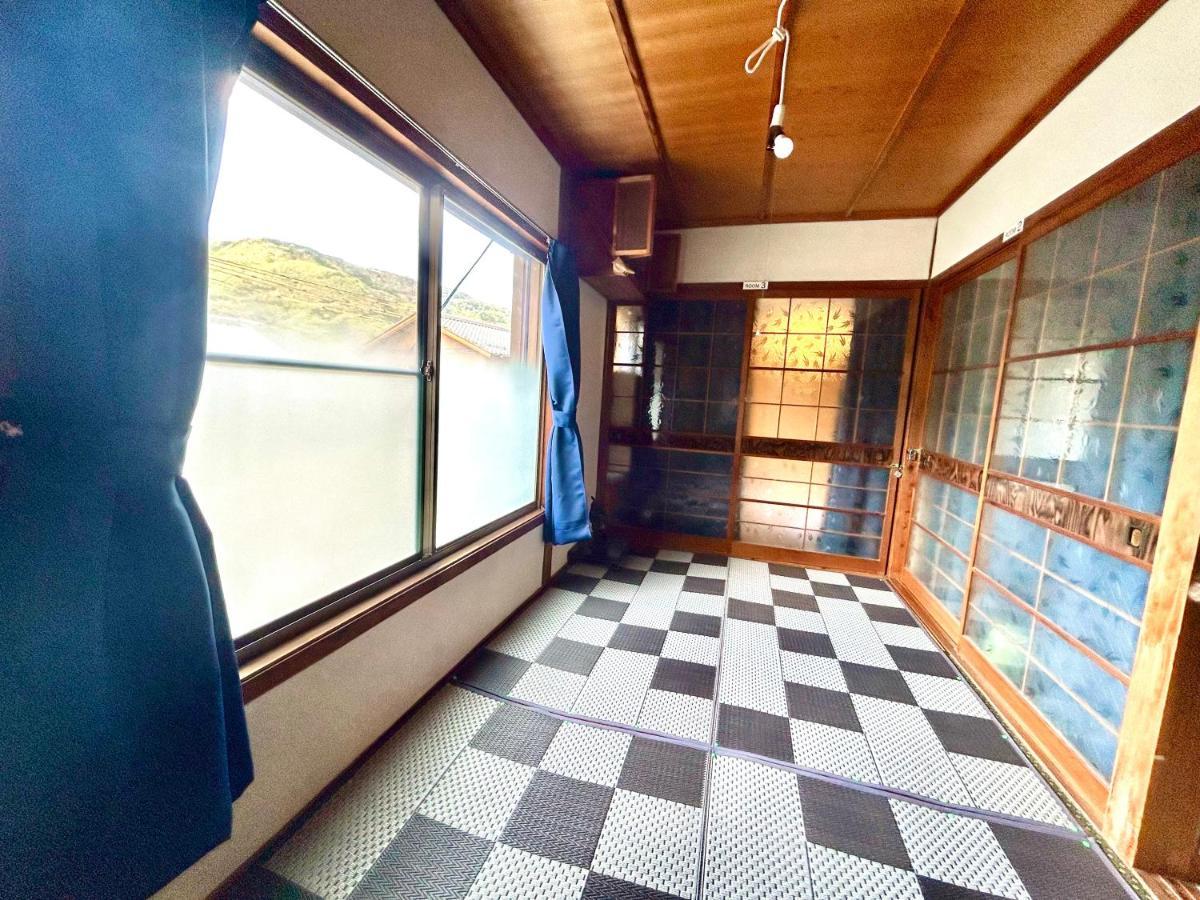 מיושי 四国旅行のhub拠点 古民家ゲストハウス Heso Camp מראה חיצוני תמונה
